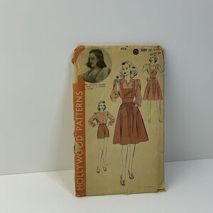 Pinafore Shorts Blouse Hollywood Glamour Size 12 b30 Pattern 428 Vintage CUT